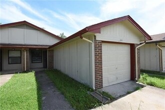 Building Photo - 8912 Greenmound Ave
