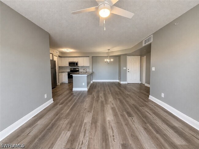 Foto del edificio - 1240 Wildwood Lakes Blvd