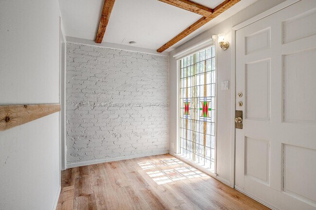 Foto del edificio - Charming 1 Bed 1 Bath - Great Location