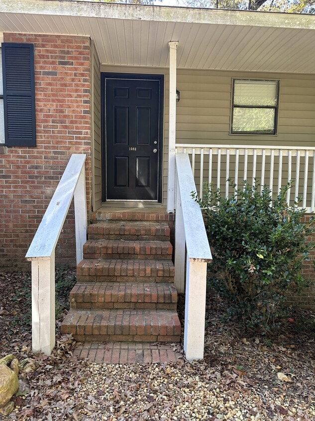 Primary Photo - 108 Vivien Way