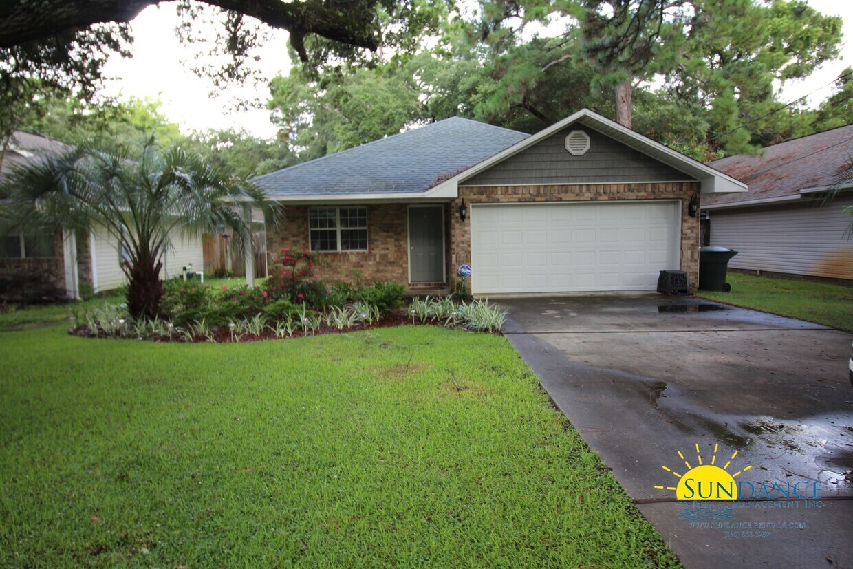 Primary Photo - Nice Home in Highly Desirable Area!!