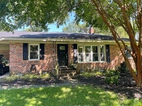 Building Photo - 638 Byron Rd