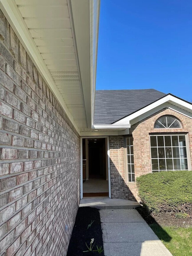 Building Photo - 10756 Central Ave