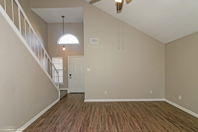 Building Photo - 8454 Lake Crystal Dr