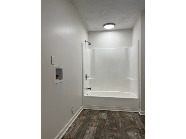 Foto del edificio - 141 Hendricks Blvd