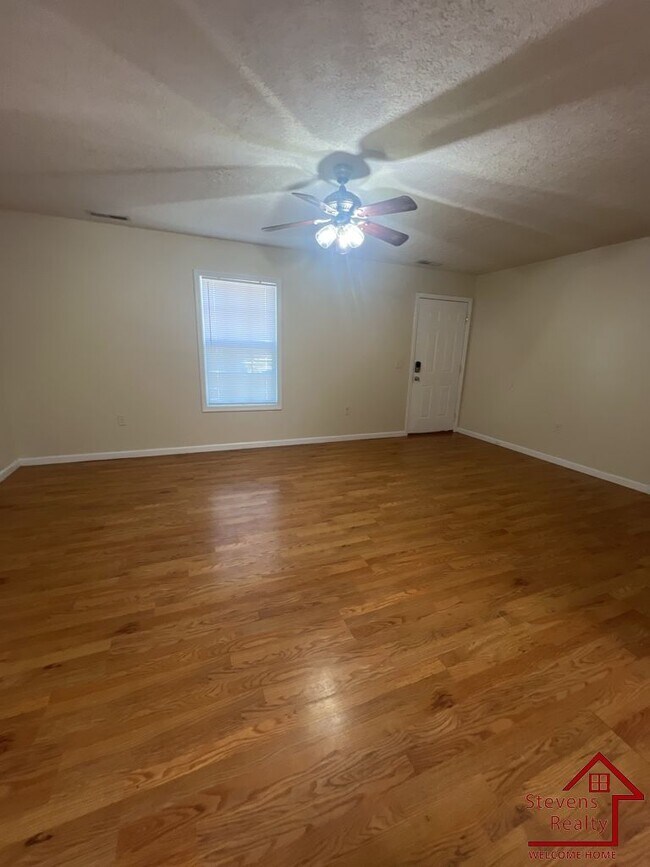Foto del edificio - 348 Lane Ave