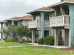 Building Photo - 1011 Lakeview Dr