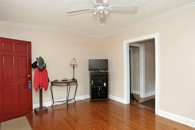 Building Photo - Students- 2025 HOUSING!!