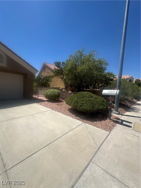 Foto del edificio - 9709 Blue Bell Dr