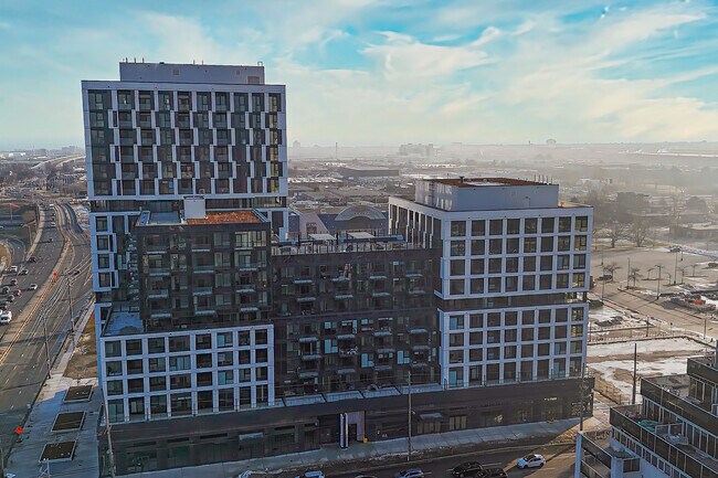 Building Photo - 1007 The Queensway