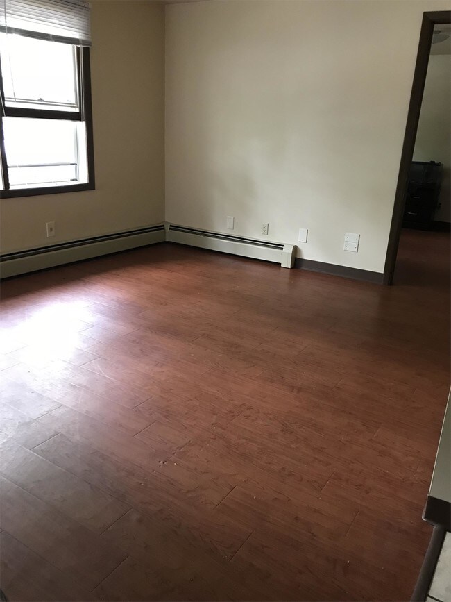 Foto del edificio - 2252 Eastman Ave