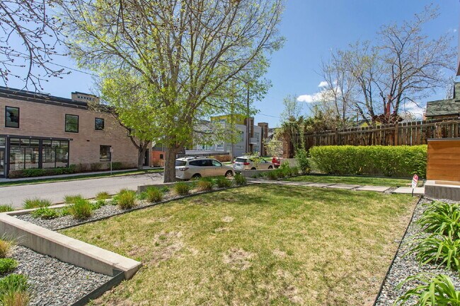 Foto del edificio - Spacious 5-Bed / 4-Bath home in LoHi for rent