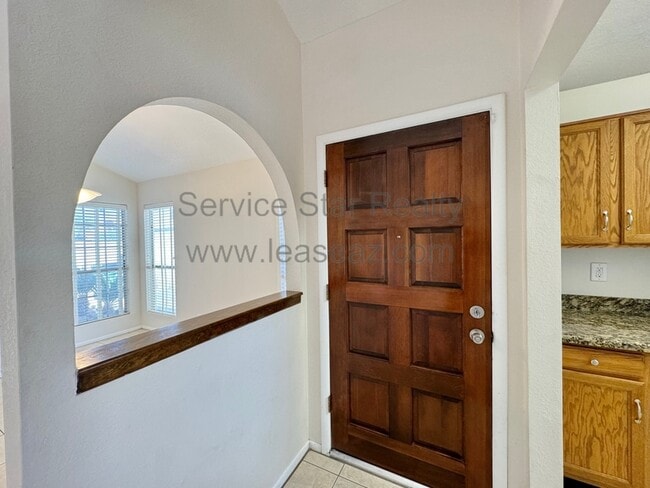 Building Photo - 533 E Wescott Dr