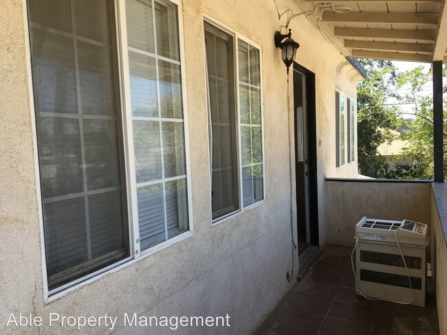 Foto del edificio - 2325-2327 Chester Ln
