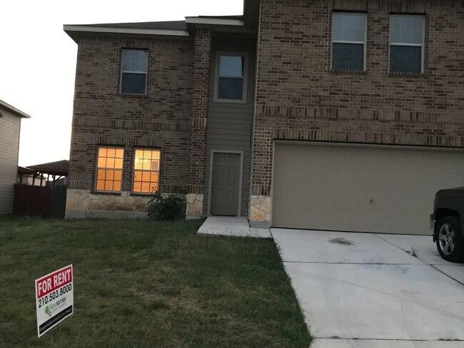 Building Photo - 3 br, 2.5 bath House - 831 Lee Trevino