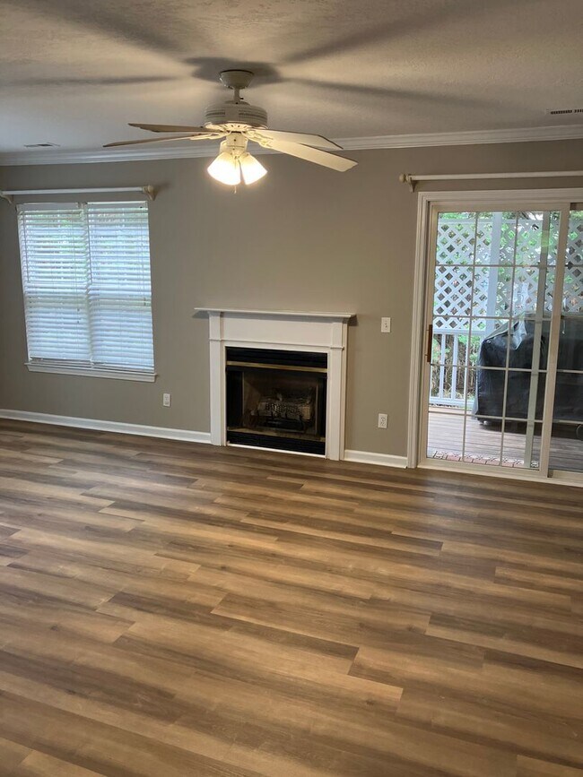 Building Photo - Newly Renovated Townhome in Arden