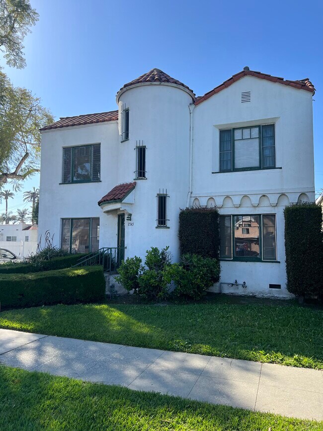 Building Photo - 2745 S Palm Grove Ave