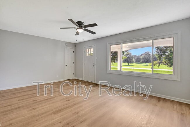 Foto del edificio - 214 Brooks Rd