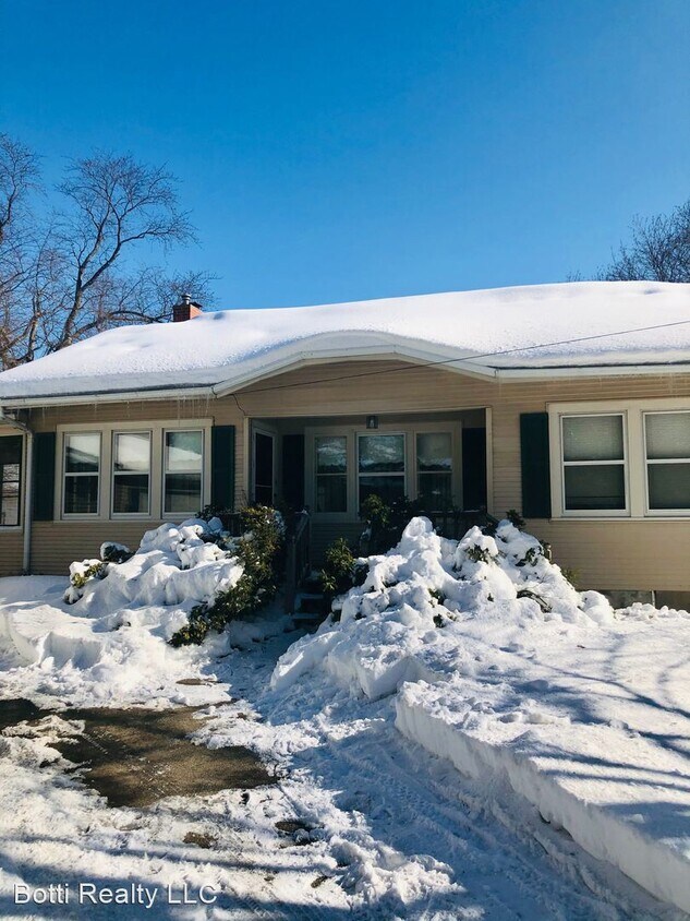 Foto principal - 3 br, 1 bath House - 530 MERRILL Avenue