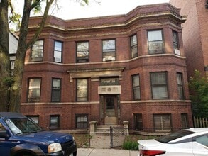 Building Photo - 3728 N Wilton Ave