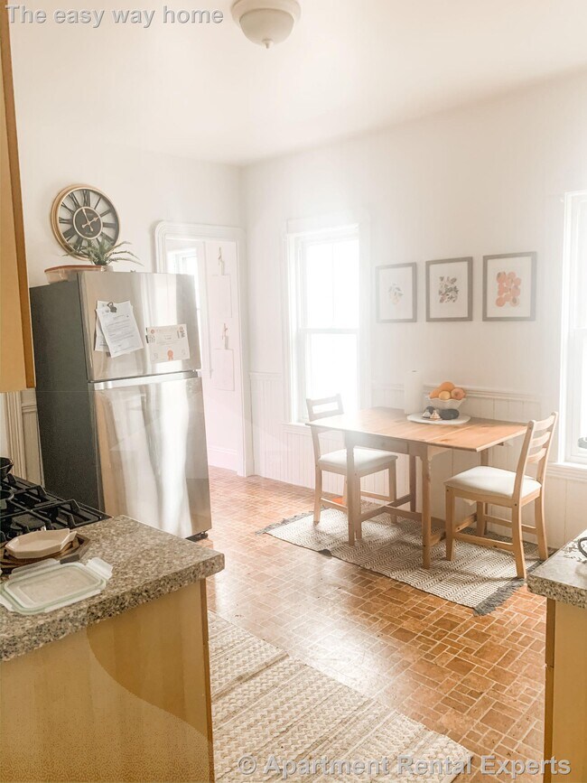 Foto del edificio - Renovated 3 Bedroom  - Walk to Davis Square