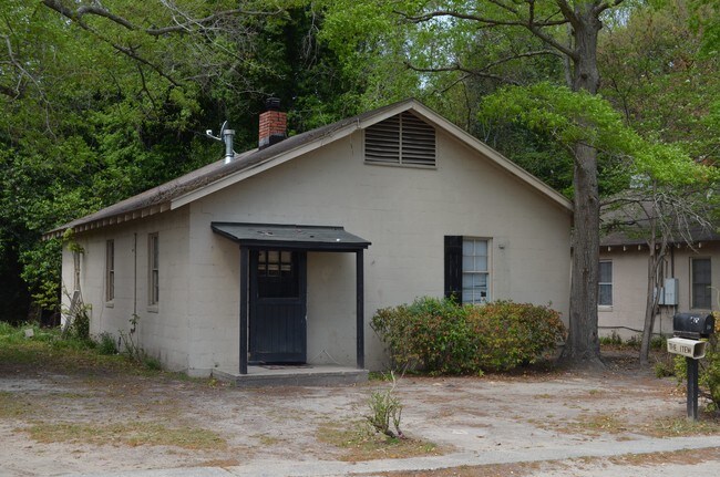 Building Photo - 6 Burgess Ct