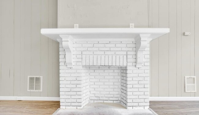 Foto del edificio - Bright 5 Bedroom, 1.5 Bath Home!