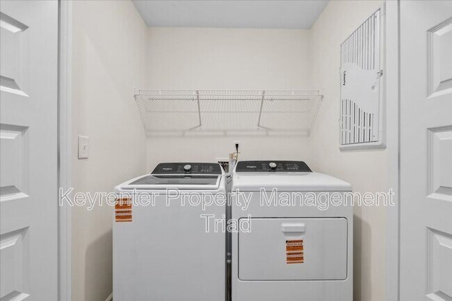Foto del edificio - 174 Parker Ln