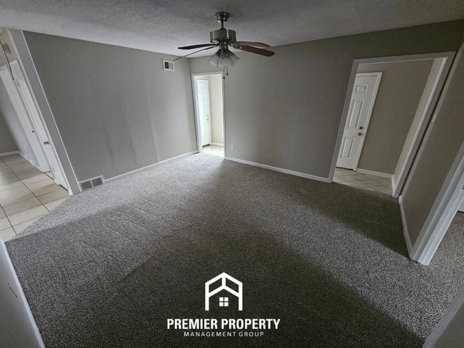 Building Photo - 3773 Caravel Dr