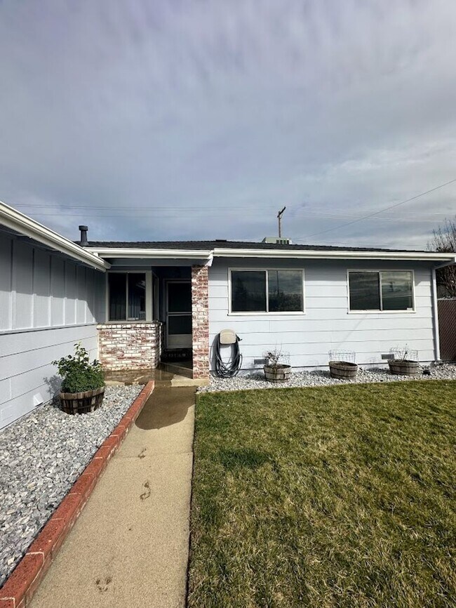 Building Photo - New exterior paint!  LVP flooring! Large y...
