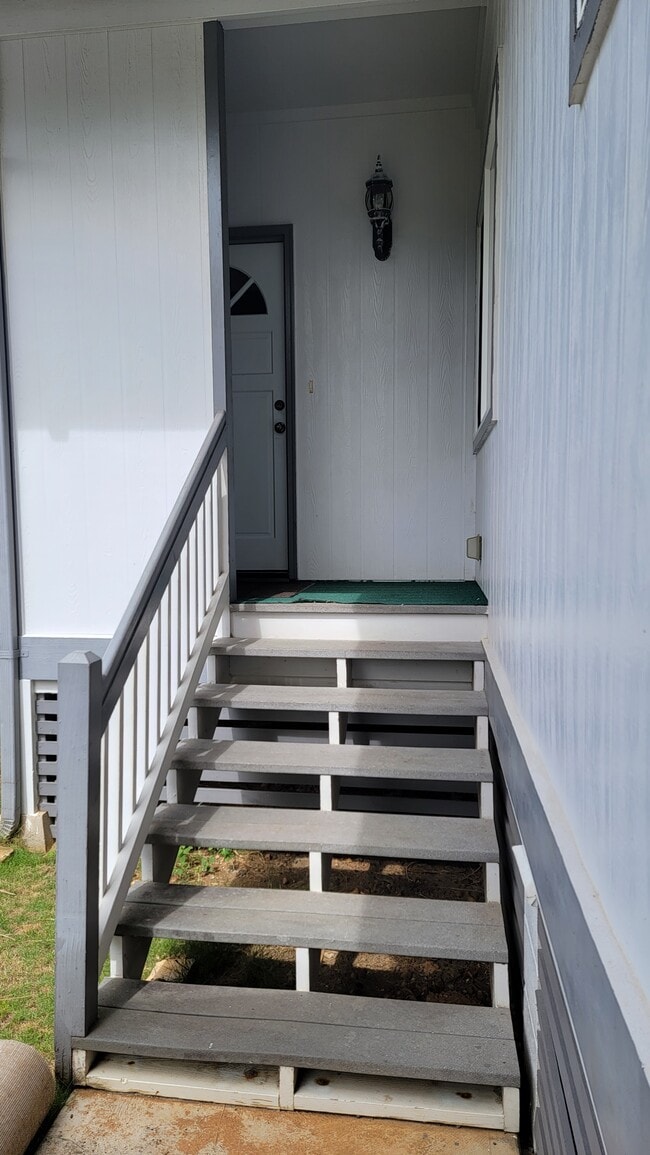 steps to apartment - 45-106 Mahalani Cir