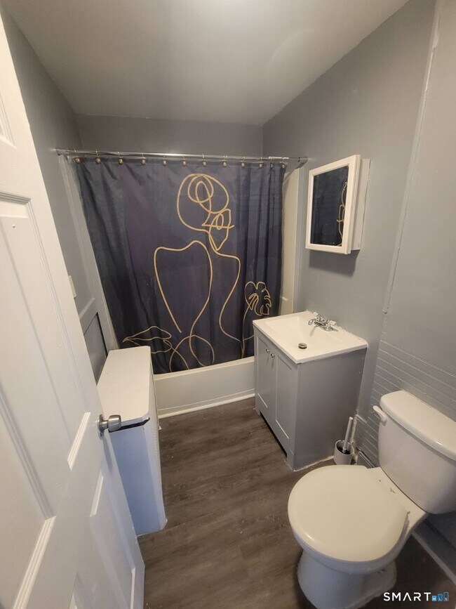 Building Photo - 117 Tudor St