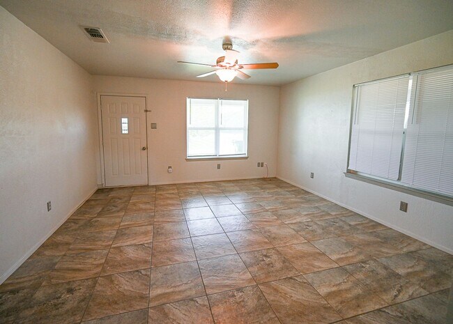 Foto del edificio - Charming Country Home 2 Bed 1.5 Bath