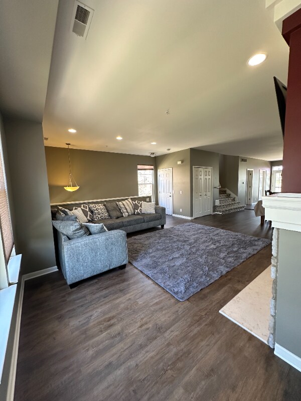 Building Photo - 385 Windmill Dr