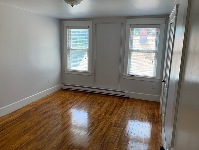 Building Photo - 16 Poland St