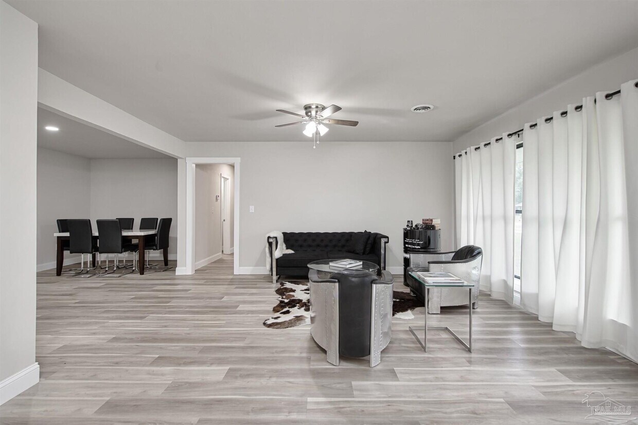 Foto del edificio - 3760 Bayou Blvd
