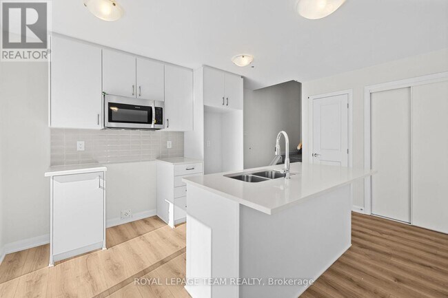 Photo du bâtiment - 913 Creekway Private