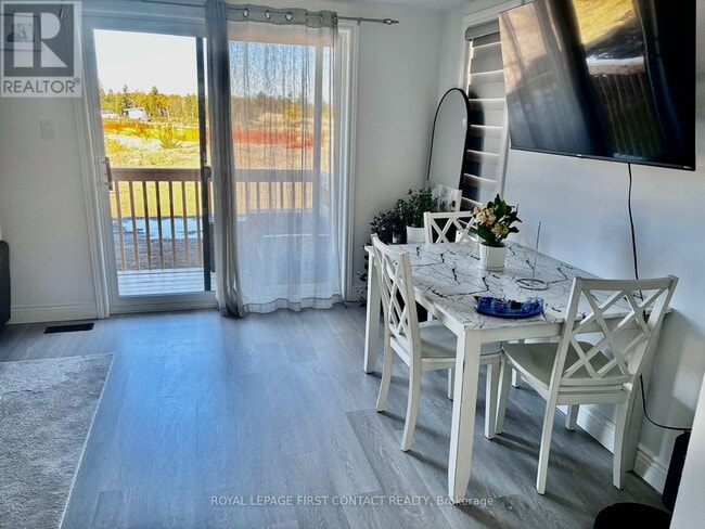 Building Photo - 21 Blue Frst Cres