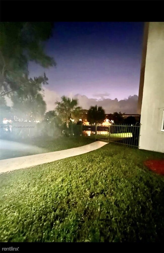 Building Photo - 3 br, 2 bath House - 14250 SW 62nd St Apt 201