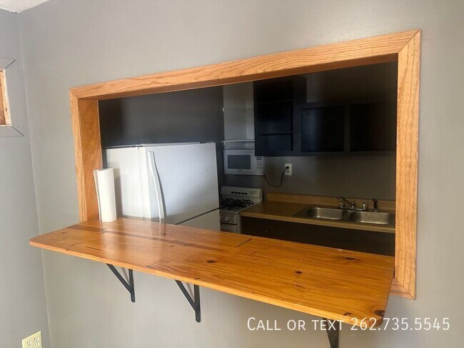 Building Photo - Charming Updated 1 Bed/1 Bath Apartment in...