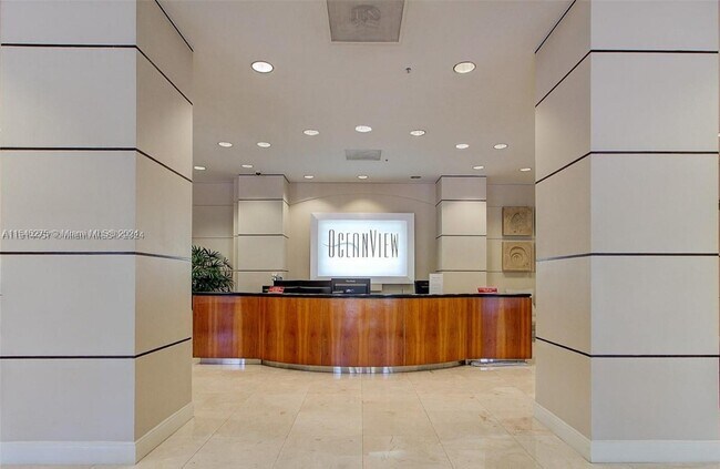 Foto del edificio - 19380 Collins Ave