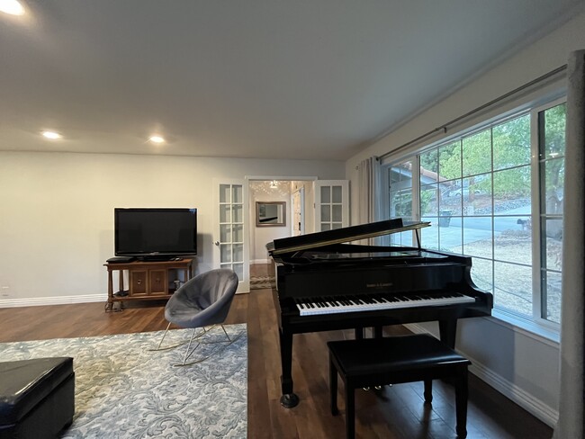 Piano - 10813 Hubbard Way