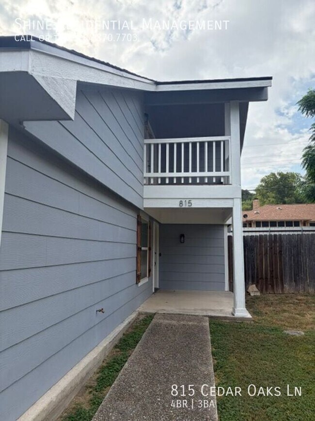 Foto del edificio - 815 Cedar Oaks Ln