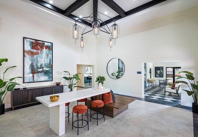 Building Photo - Casa del Rio