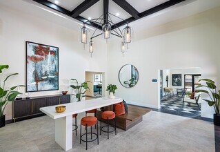 Building Photo - Casa del Rio