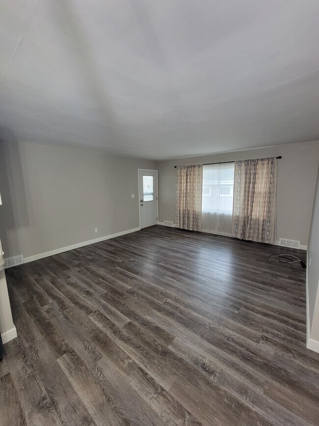 Living Room 16 x 14.5 feet - 707 E 19th St