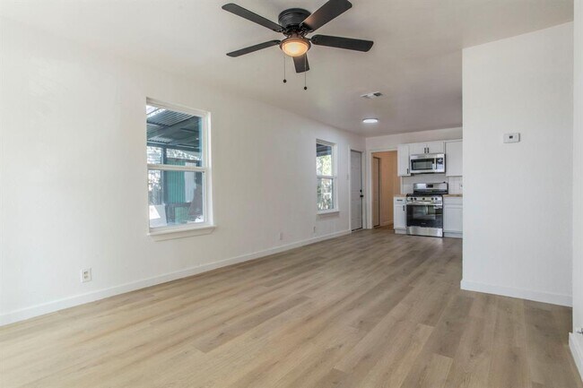 Foto del edificio - 415 W Hutchins Pl