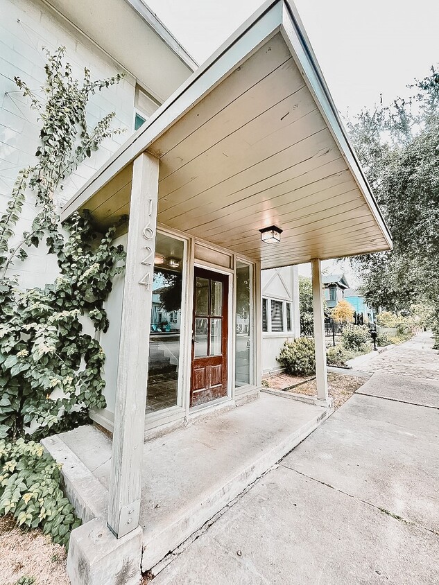 Primary Photo - 1624 Sealy Ave