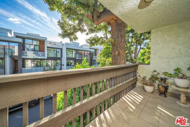 Foto del edificio - 9061 Keith Ave