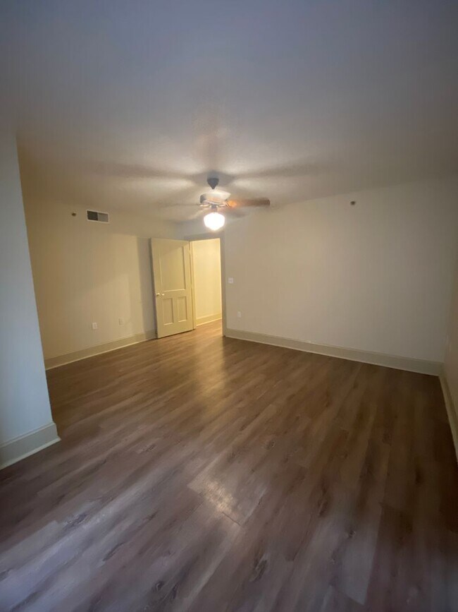 Building Photo - Beautiful 2 Bed 2 Bath loft Apartment W/D ...